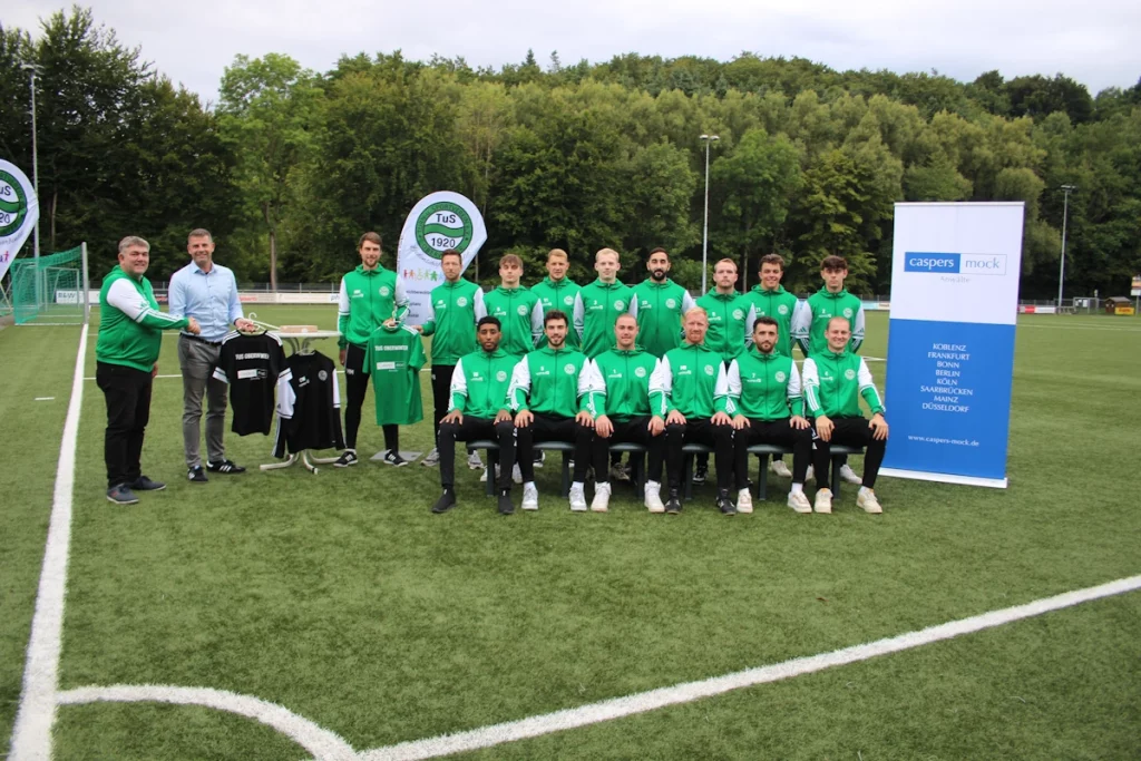 Spendenübergabe durch Lars Nerbel in Oberwinter